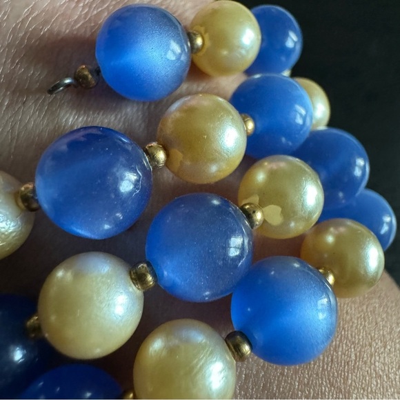 ⚜️3 for $30⚜️ Pearlescent Ivory and Blue Beads Beaded Wrap Bracelet - Picture 5 of 10